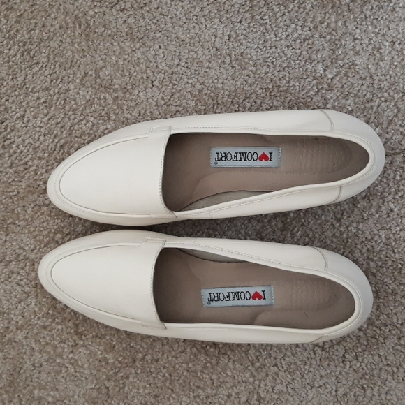 I love comfort Shoes - Cream Flats